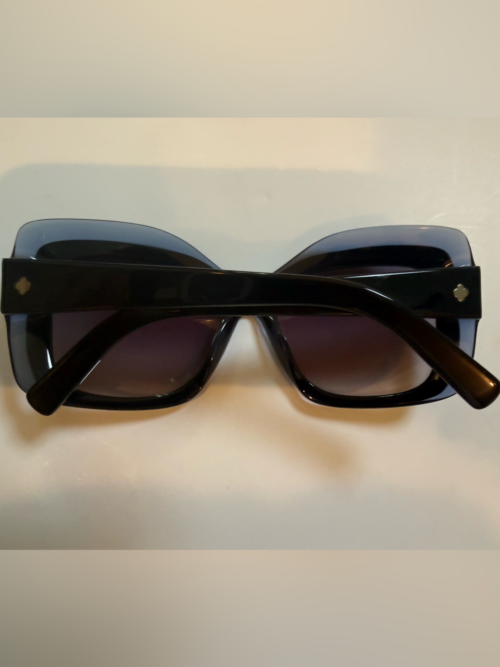 Pink Tartan Oversized Black Gradient Frame Sunglasses, Canadian made, new. - Picture 4 of 5